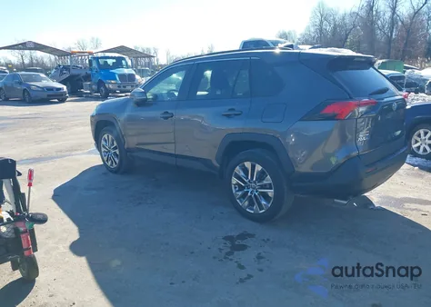 2021 Toyota Rav4 Xle Premium z USA, uszkodzony, nr VIN 2T3C1RFV5MC142395